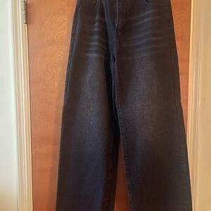 SHEIN Black Wide Leg Jeans size 28
Waist measurement 28” inseam 30”